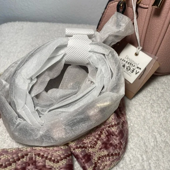 NWT Madi + Lili Josie Crossbody - Picture 4 of 10